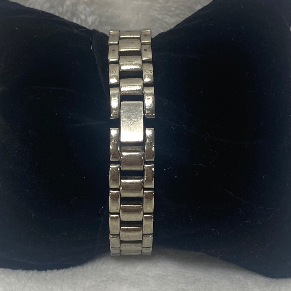 Caravelle by Bulova Womens Watch Silver Tone Crystal Accents New Battery 12-1-25 - Picture 4 of 10
